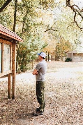 户外休闲男人生活照